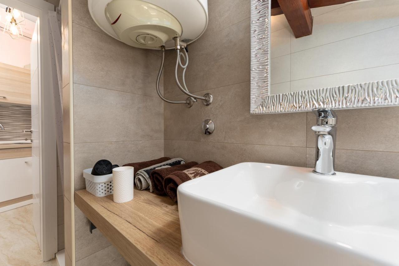 Relax In 2 Bedroom App In Old Town W/Ac And Wifi Rovinj Ngoại thất bức ảnh